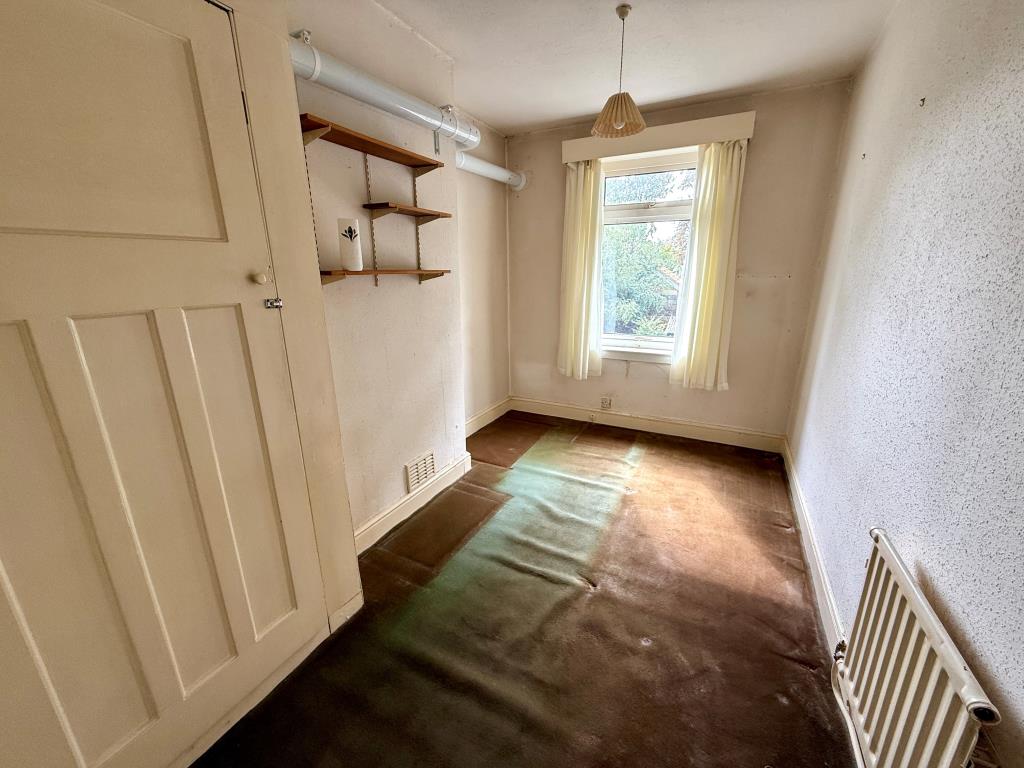 Lot: 186 - THREE-BEDROOM HOUSE FOR REFURBISHMENT - Bedroom two